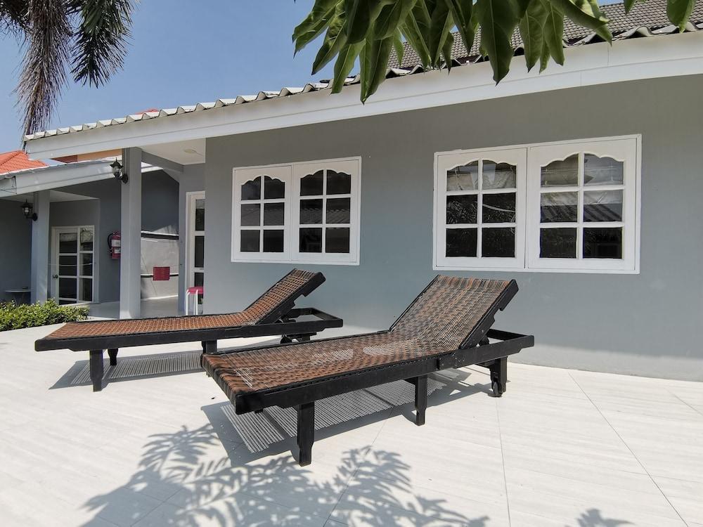 1715 House - White Rhino Hotel Rawai Exterior photo